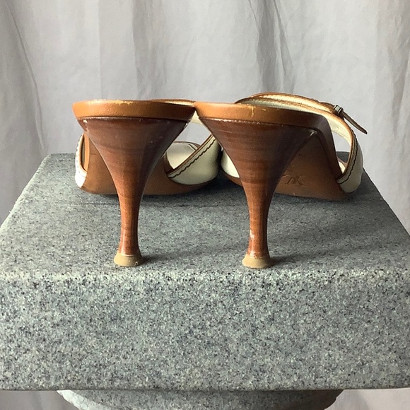 Louis Vuitton cream slip on sandals. - Picture 3 of 9